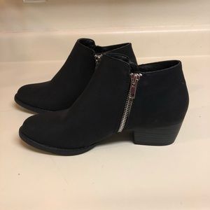 Curfew Black Booties Size 7